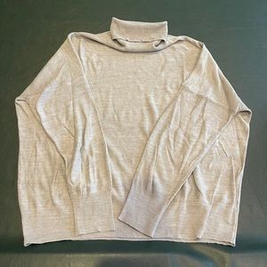 Joe Fresh turtleneck size XL. Gray.